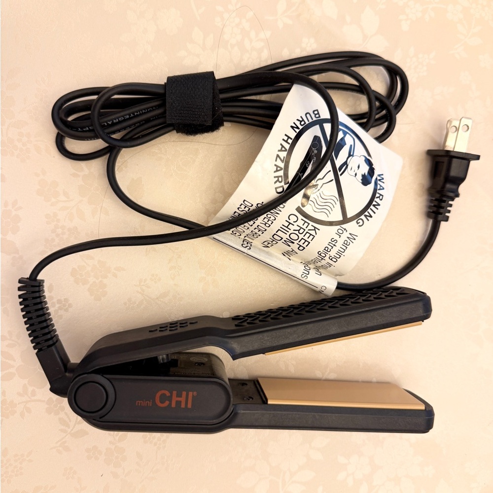 CHI Mini Hair Straightener Black and Gold Travel Size